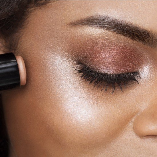 Maybelline New York Master Strobing Stick Aydınlatıcı 100 Light / Iridescent - Açık Ton Maybelline New York Master Strobing Stick Aydınlatıcı 100 Light / Iridescent - Açık Ton